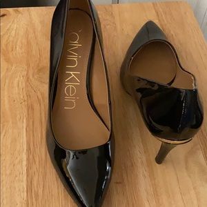 Black patent leather Calvin Kline pumps size 9 1/2